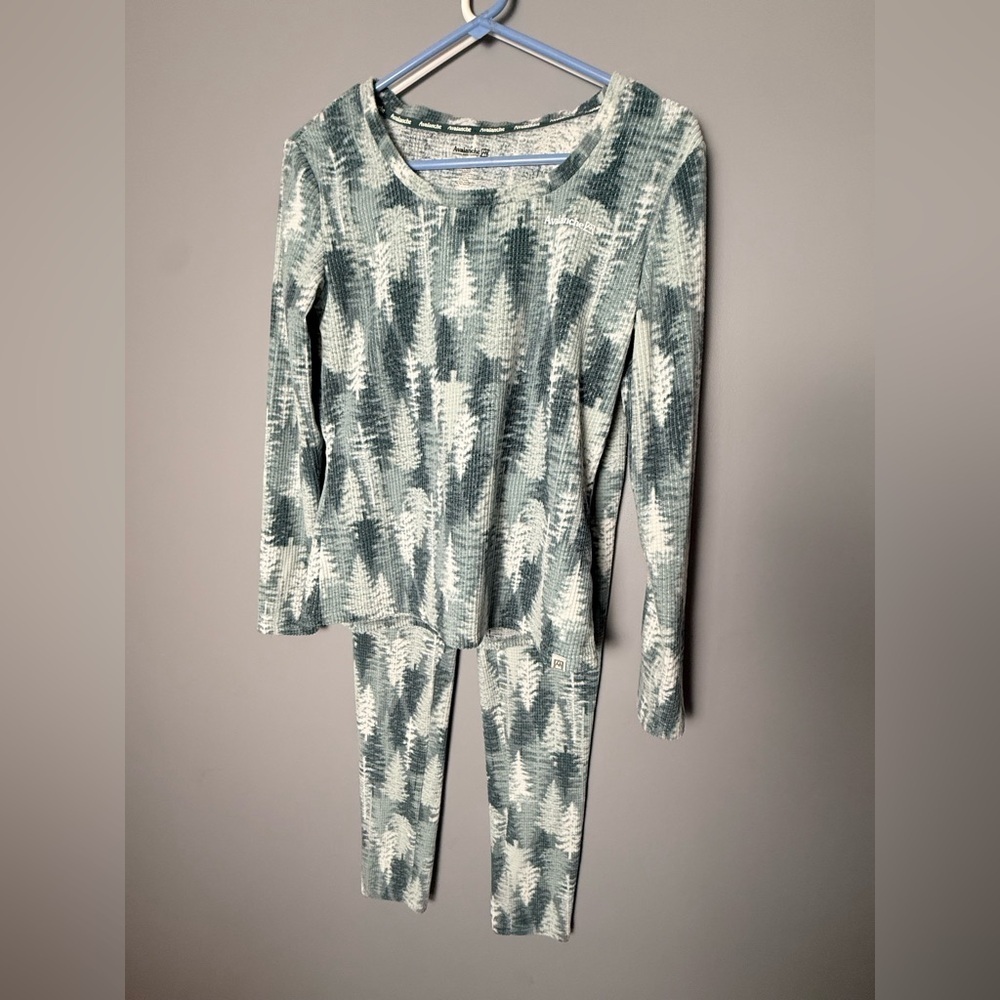 Avalanche Outdoor Supply Co. Sz M 2 Pc Pine Trees Thermal Pajamas Set RUNS SMALL